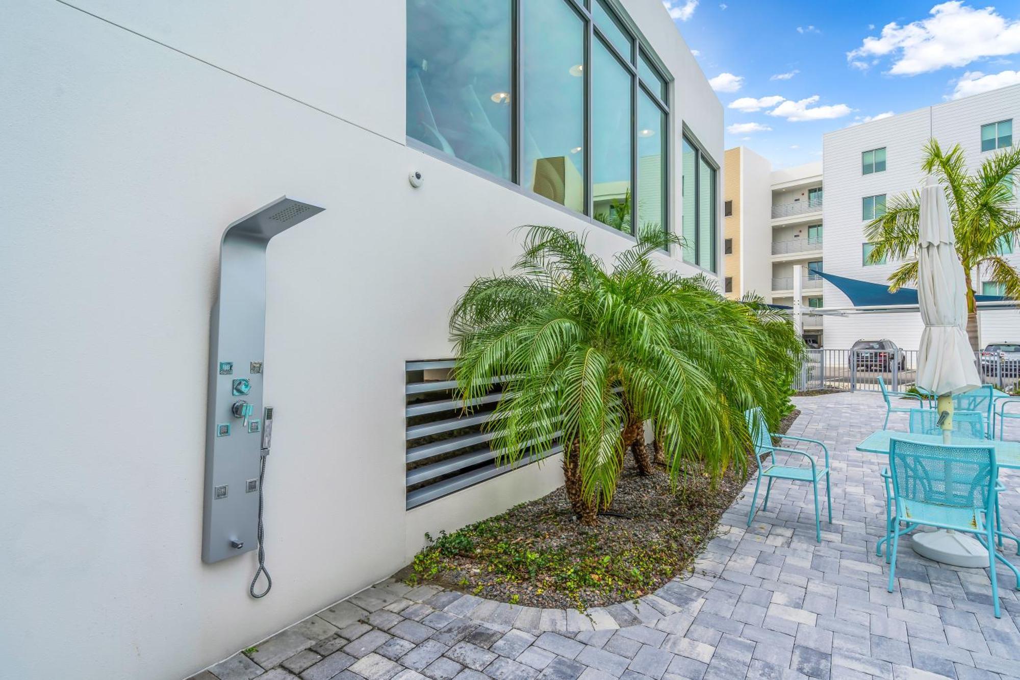 Waterside Retreat: Modern 2Br, Mins To Beach & Apt Apartment Sarasota Exterior photo