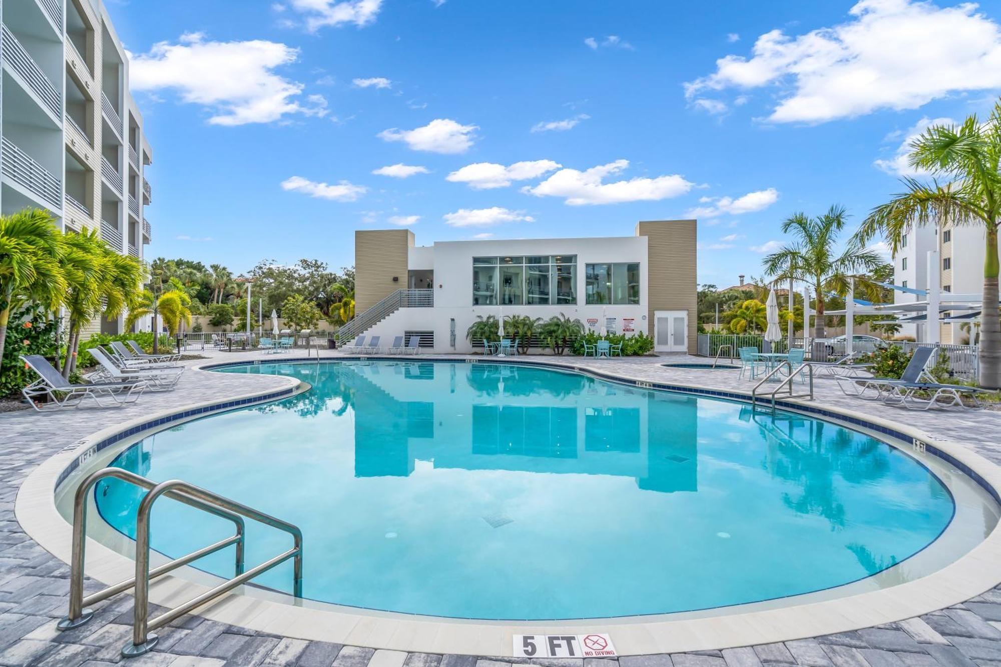 Waterside Retreat: Modern 2Br, Mins To Beach & Apt Apartment Sarasota Exterior photo