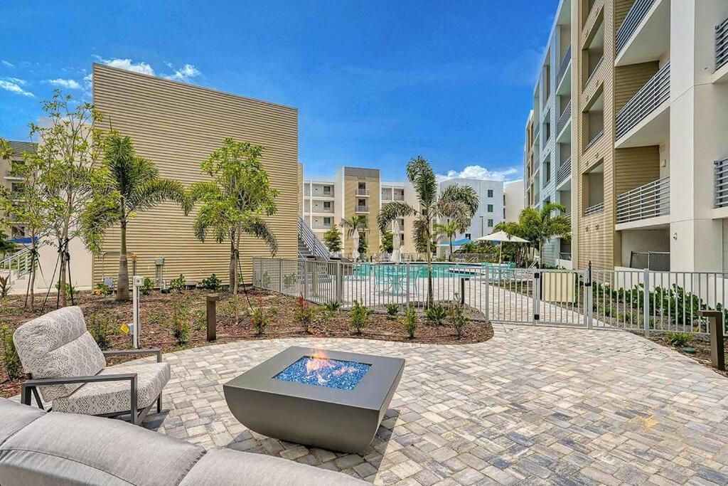 Waterside Retreat: Modern 2Br, Mins To Beach & Apt Apartment Sarasota Exterior photo