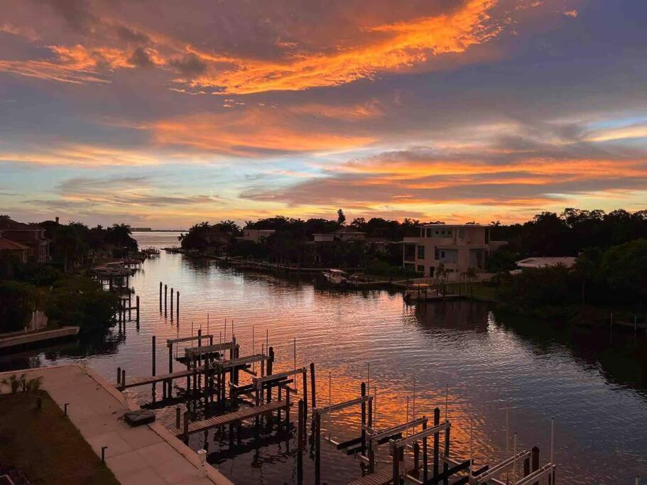 Waterside Retreat: Modern 2Br, Mins To Beach & Apt Apartment Sarasota Exterior photo