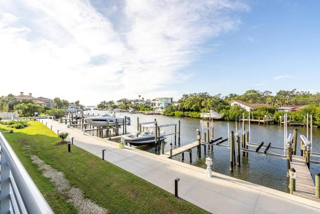 Waterside Retreat: Modern 2Br, Mins To Beach & Apt Apartment Sarasota Exterior photo